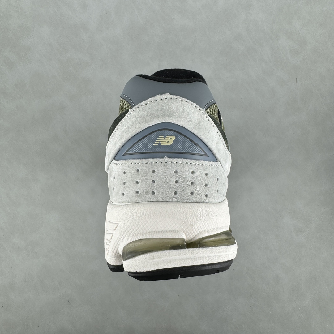 New Balance NB 2002R